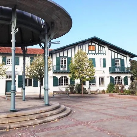 A Avec Terrasse, Proche Plages Et Commerces, Piscine Et Parking - Fr-1-3-592 *